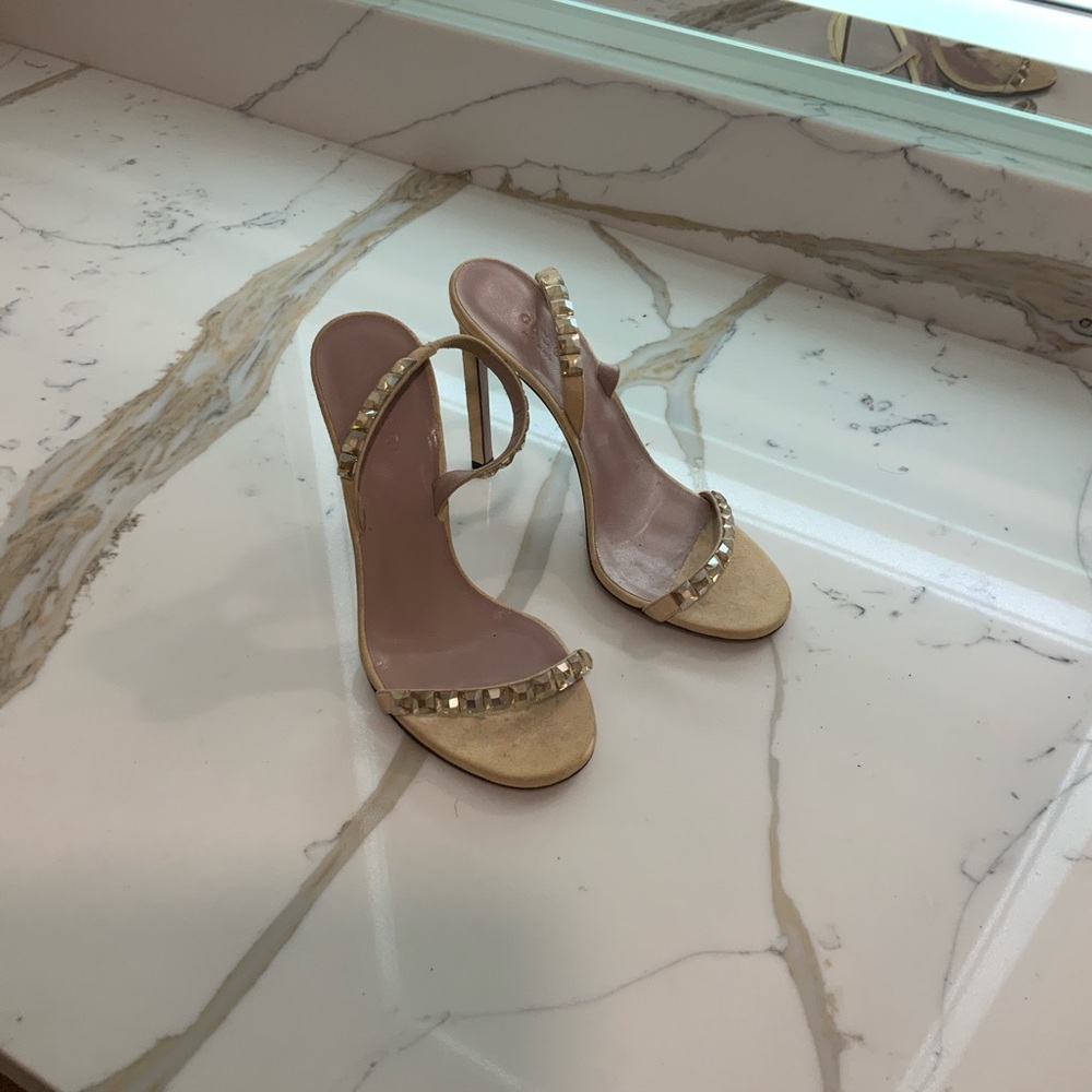 Elegant Gucci Vintage Cream Jeweled Strap Women's Sandals